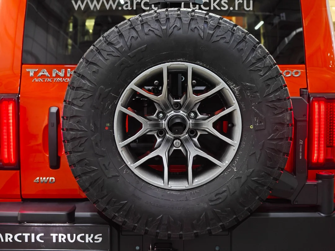 Tank 300 Arctic Trucks AT35