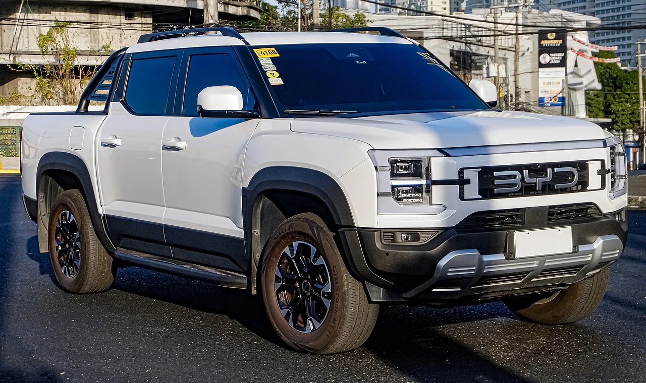 BYD Shark 6, la pick up híbrida enchufable de la marca. Foto: Ethan Llamas / Wikimedia Commons, CC BY-SA 4.0