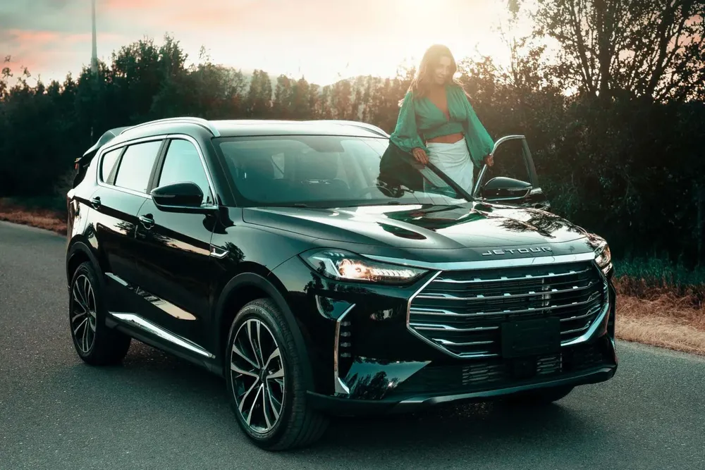 JetourX70-plus-modelo-f-1536x1024