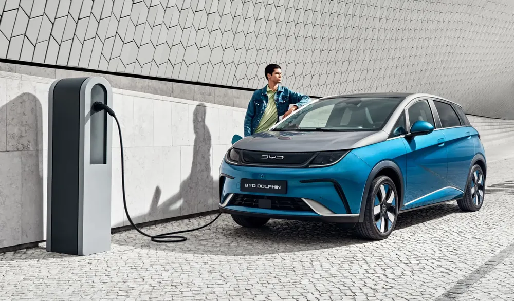 Dolphin-charging-01-m