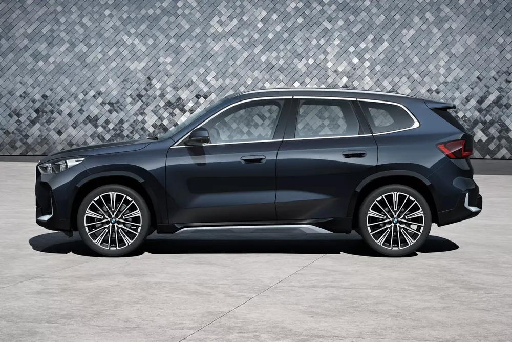 u11-ice_exterior_highlight_side-view-wheelbase_3to2